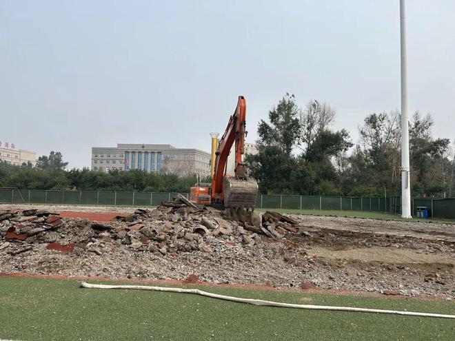 牙克石市体育场塑胶跑道及附属设施改造工程全面启动(图4)