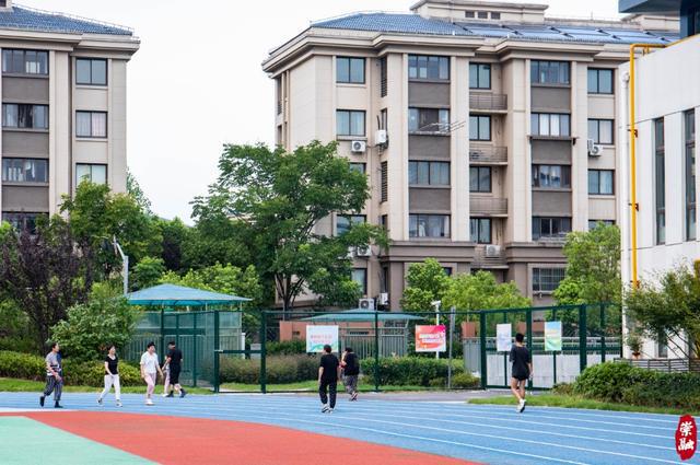 崇明这kaiyun所学校操场正式对外开放！(图4)